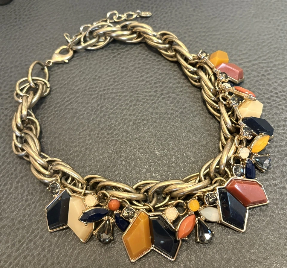 "Collar de pedrería grueso 17-19"" con dije de diseño vintage de ZARA Foto 2 de 4