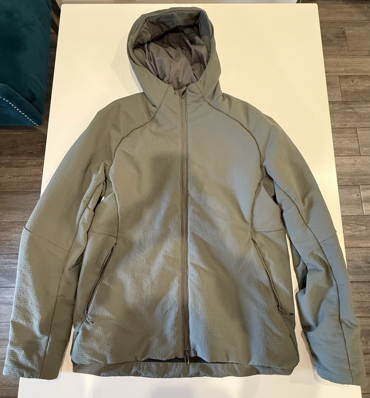 Lululemon Men’s PrimaLoft Insulated Hooded Green Jacket  Regular Fit, Size M