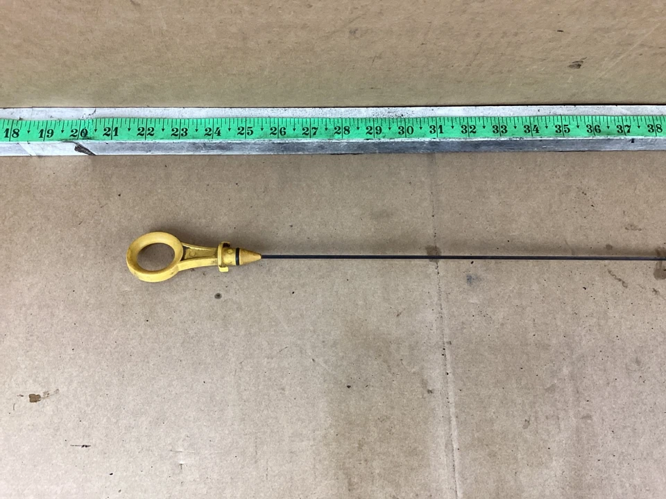 Varilla de medición de nivel de aceite del motor Volkswagen Jetta 2008-2023 OEM Foto 2 de 4