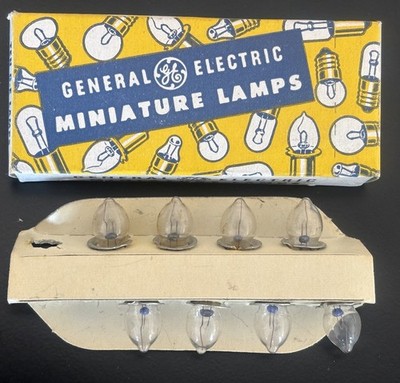 Vtg Box of 8 GE PR-2 PR2 Miniature Flashlight Light Bulb Lamps General Electric