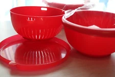 Red Cooks & Chefs 3 In 1 Berry Bowl Set of 2 Serve and Store Containers