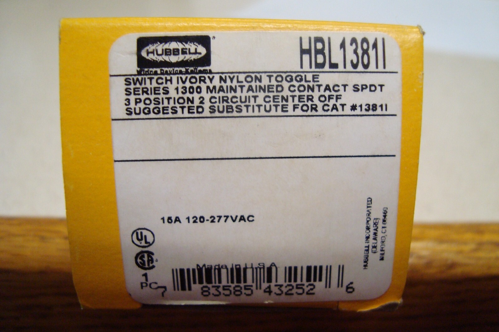 Hubbell HBL1381I 3-Position Maintained Contact SPDT -Center off -15A- 2-Circuit