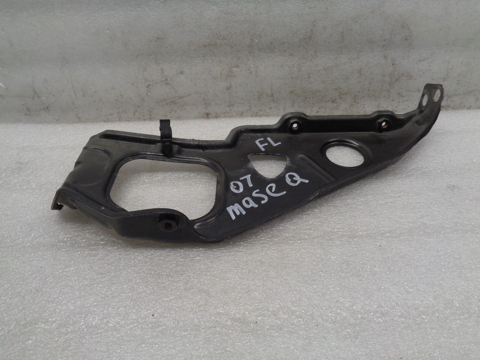 2007 Maserati Quattroporte Front Left Headlight Mount Bracket OEM AK221080