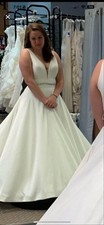 White Sleeveless V Neck Ball Gown Wedding Dress Beading Train