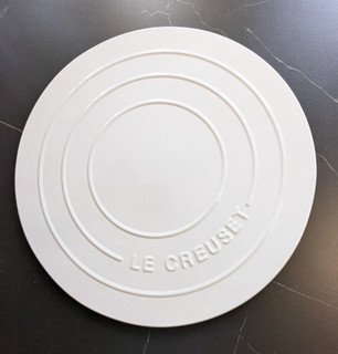 Le CREUSET STONEWARE PIZZA STONE 15” Round WHITE (213/6)