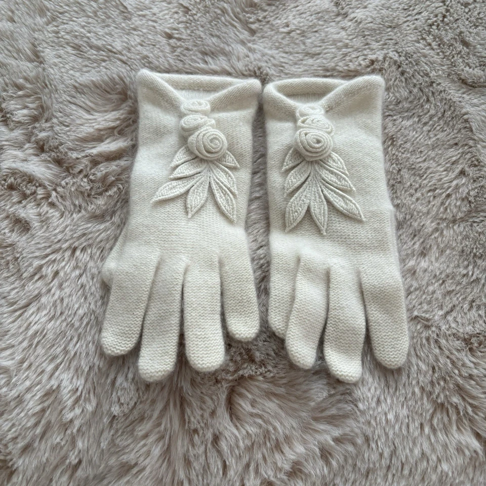 Guantes románticos de balletcore 100 % cachemir con apliques de rosa crema Portolano Foto 4 de 4