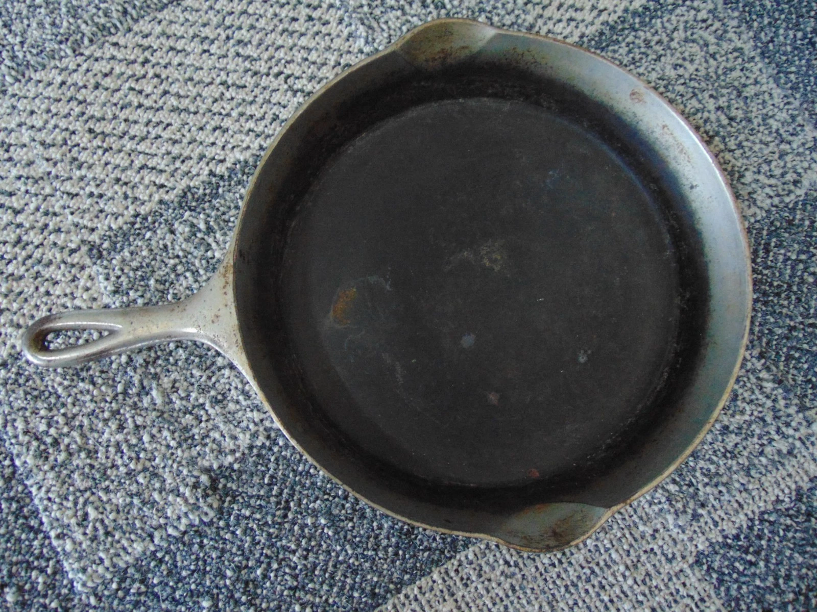 WAGNER Sidney O - #11 - Cast Iron Skillet - 12.5" Diameter Top - 11" Dia.Base
Opens in a new window