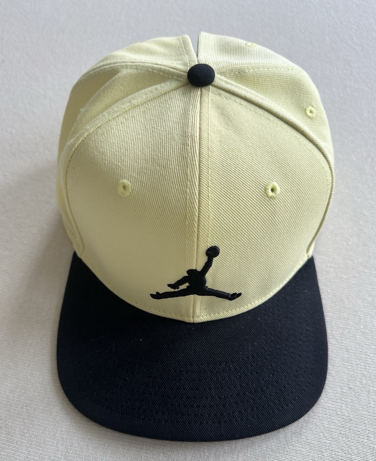 Cappello Air Jordan nero giallo Jumpman berretto posteriore a scatto pony schiena aperta donna coda di cavallo