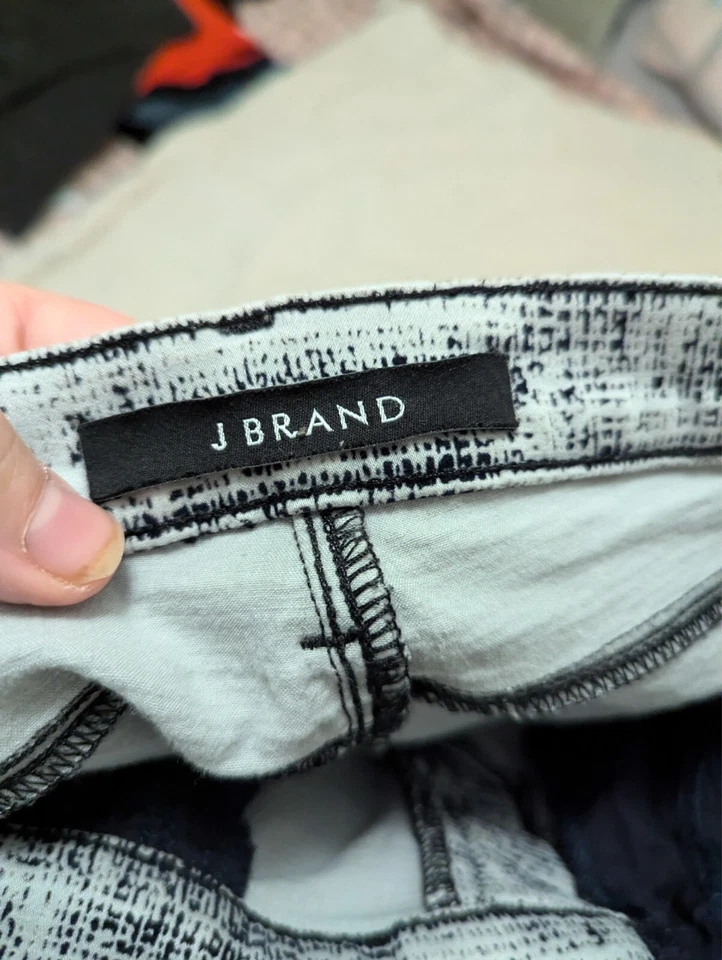 J Brand Super Skinny jeans Fog black white 28'' size 10 casual pants - Image 3 of 4