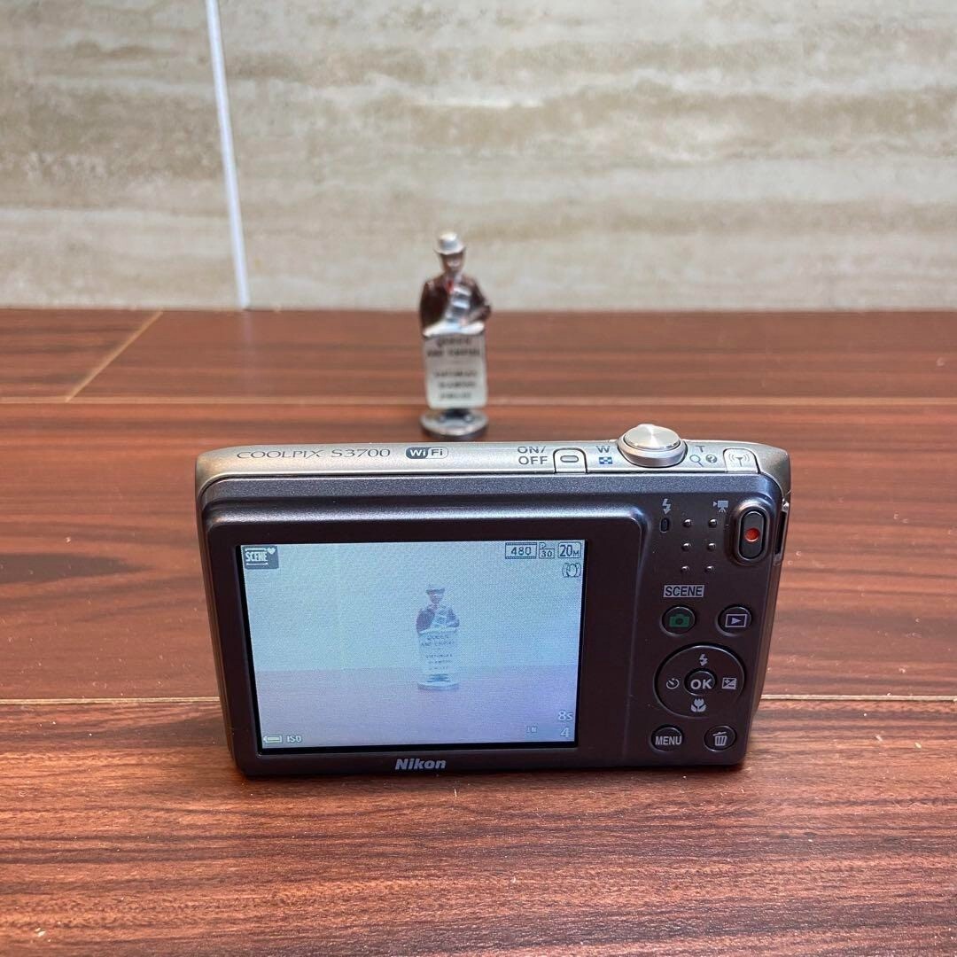 【新品】Nikon COOLPIX S3600 シルバー Nikon COOLPIX S3600 20.1MP Compact Digital Camera Silver