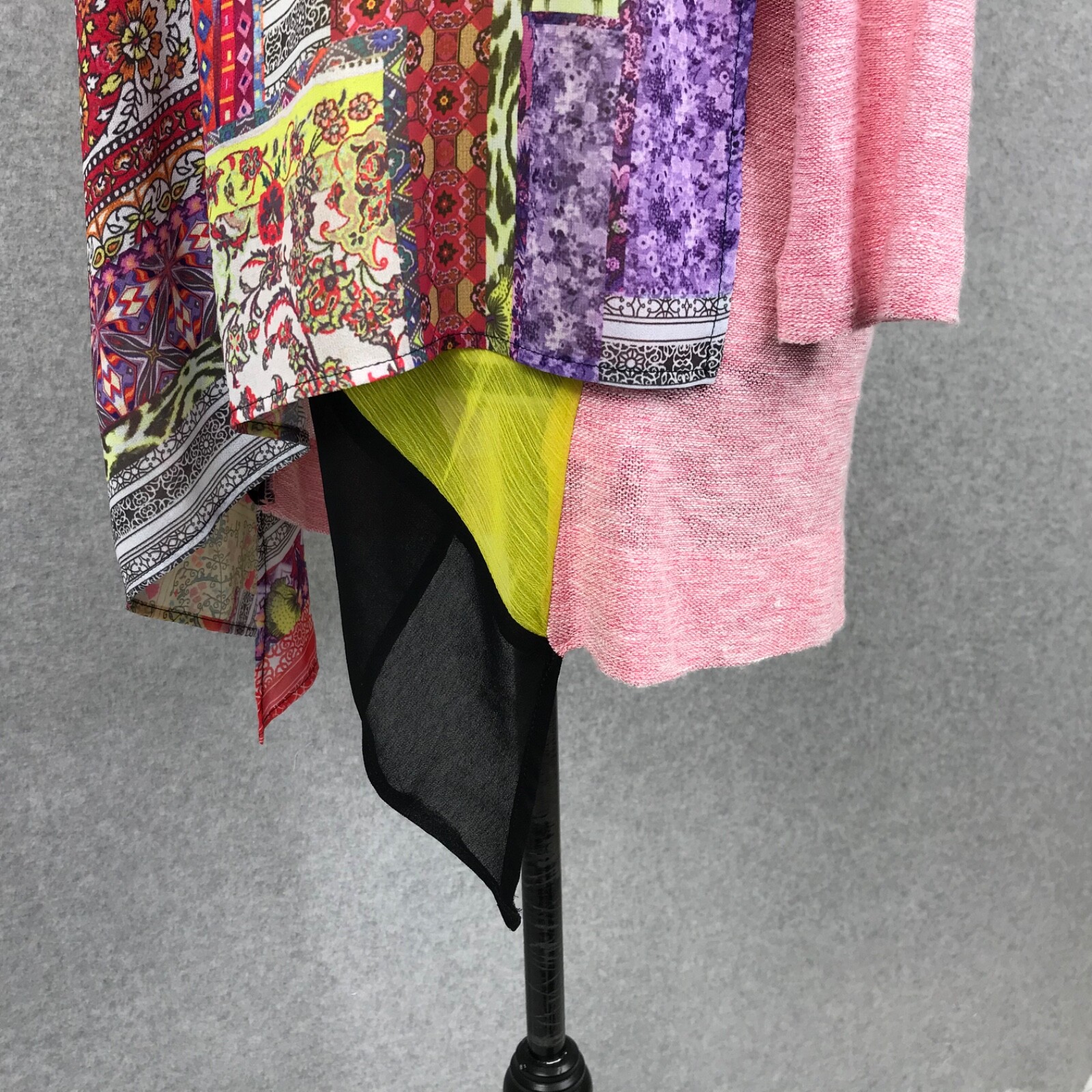 Poeme Citron Size L Shirt Tunic Top Size L Pink Floral Stretch Asymmetrical Hem