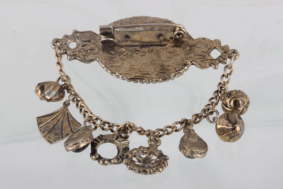 COSTUME ANTIQUE BLACK ONYX STONES DANGLY CHAIN W/ CHARMS BROOCH FASHION 9780 - Image 2 of 2