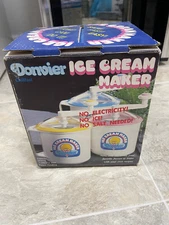 DONVIER VINTAGE CHILLFAST ICE CREAM MAKER -  1 QUART - PINK - RARE w/ BOX
