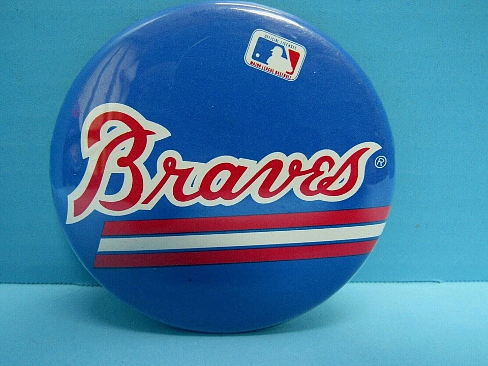 ATLANTA BRAVES FULL SIZE PENNANT FLAG & 3 1/2" D PINBACK / BUTTON EXCELLENT COND - Image 2 of 4