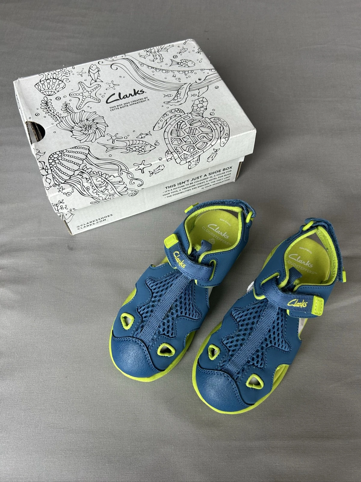 Clarks Kids Ezera Sea Fisherman Sandals Blue Green Closed Toe Hook Loop size 10