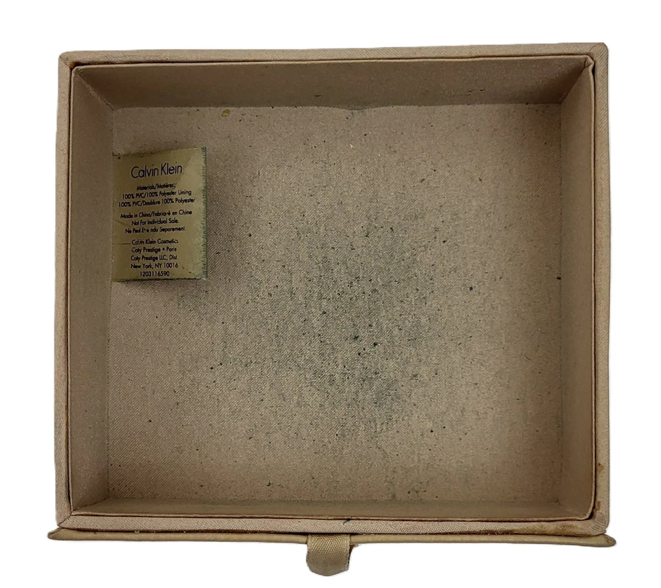 Caixa de cosméticos de viagem bronzeada Calvin Klein com espelho de maquiagem - Imagem 4 de 4