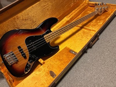 Fender Deluxe Active Jazz Bass with hard case