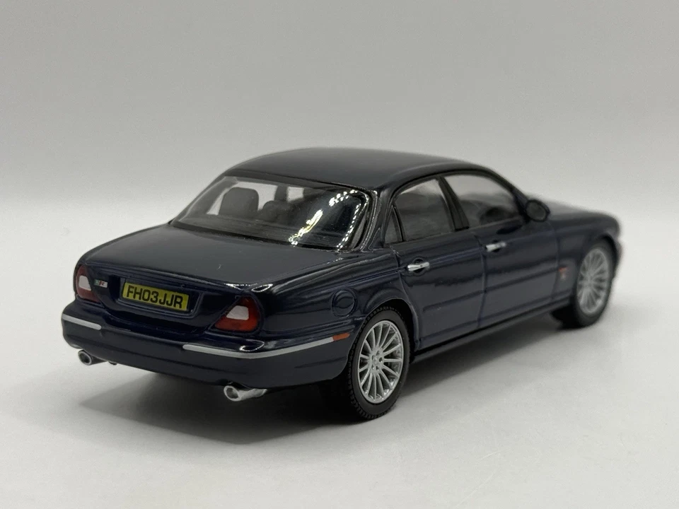 Jaguar XJR 1/43 Vanguards - Photo 2/2