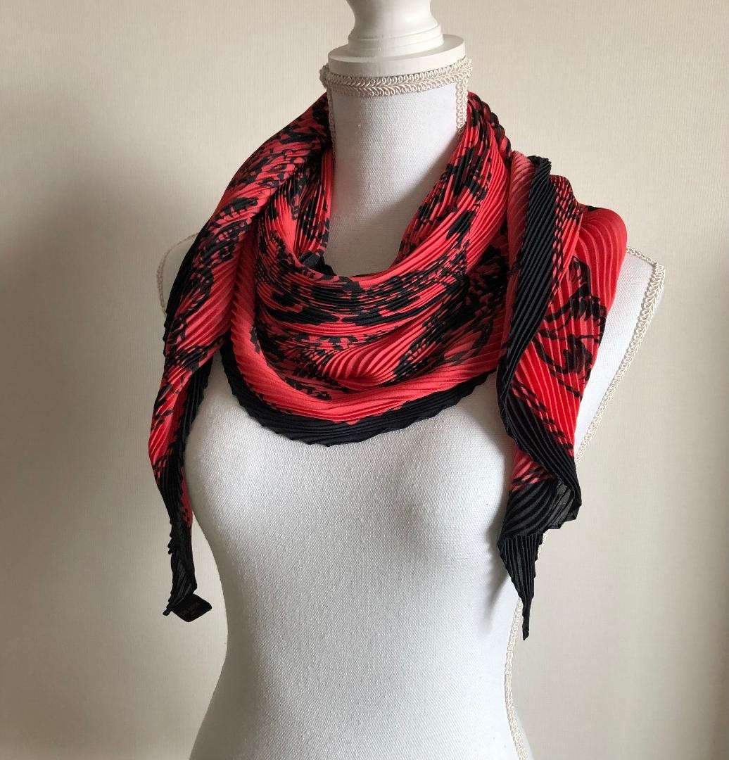 Louis Vuitton Carre Giant Pleated Floral Silk Scarf Red Black Preowned Womens Luxury