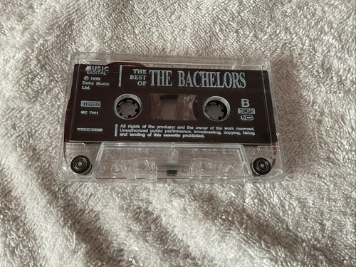 The Best Of The Bachelors - Cassette Album Tape - VGC 1996 Free P&P - Picture 7 of 9