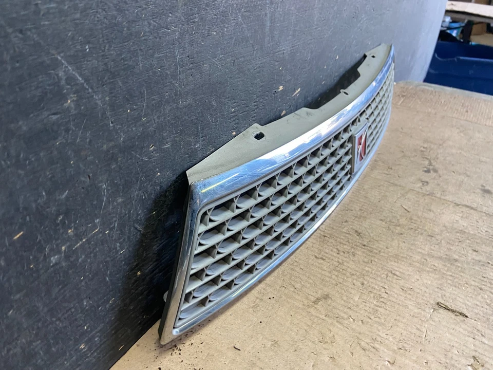 Parrilla superior delantera Saturn L L200 L300 2003 2004 2005 Q5936 DG Foto 3 de 4