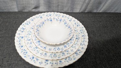 Royal Albert Memory Lane (4 Piece) Place Setting EXCELLENT!