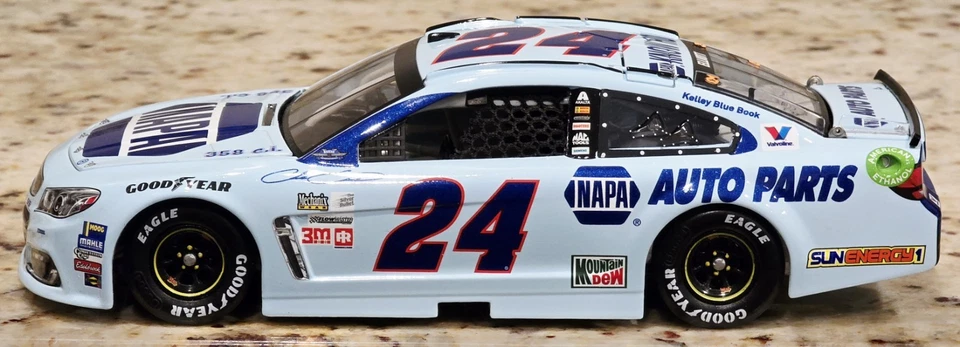 Chase Elliott NAPA 2017 #24 Auto Parts Darlington Throwback acción diecast 1:24 Foto 4 de 4