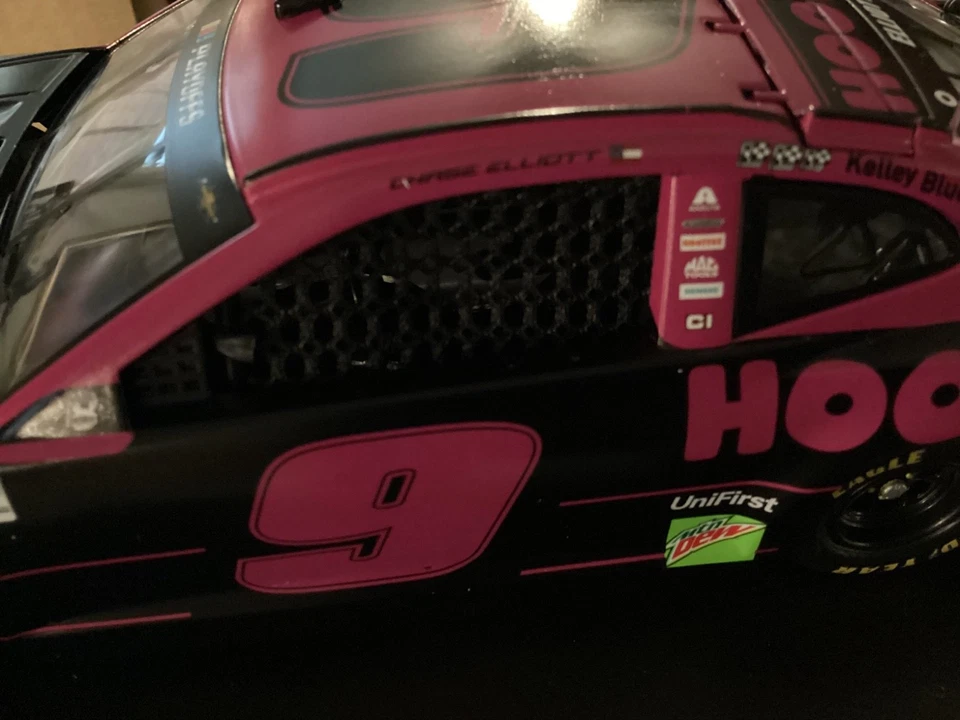 БЕСПЛАТНАЯ ДОСТАВКА — CHASE ELLIOTT NO9 Hooters Give A Hoot 2020 Camaro ZL1 ELITE 1 из 901 - Изображение 3 из 4