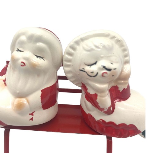 Vintage Santa Mrs Clause Kissing Salt Pepper Shaker Bench Christmas Holiday S&P - Picture 2 of 12