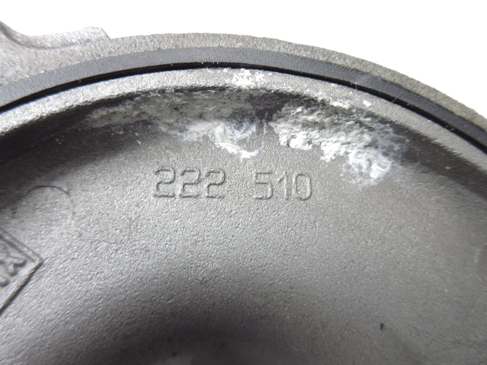 2005 04-08 Aprilia RSV1000R Water Coolant Pump Cover Housing - Imagem 3 de 4