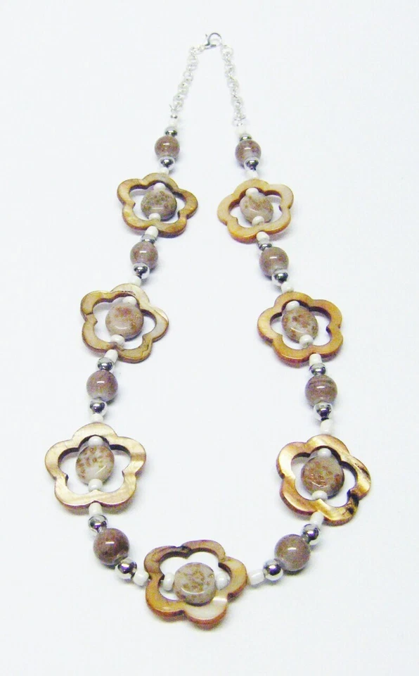 Juego de collar/pulsera y pendientes con cuentas de anillo de flores tostadas Foto 3 de 4