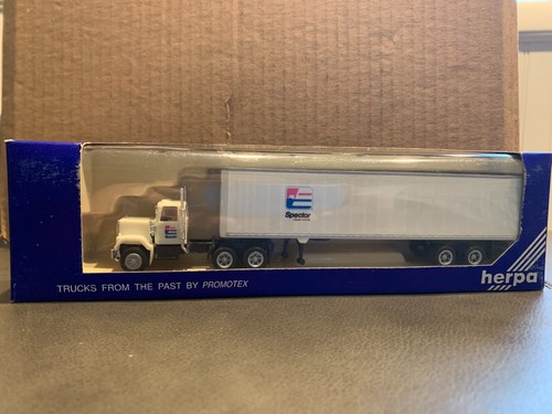 Remolque de caja HERPA #6082 GMC de 10 ruedas con 45' "Spector" H.O.  1:87 | Zustand: New