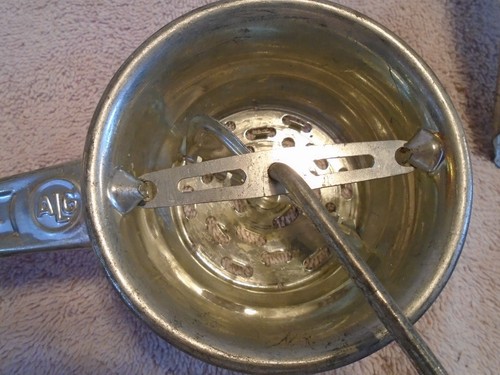 VINTAGE ALG COUPE PERSIL HAND GRATER - Picture 2 of 4