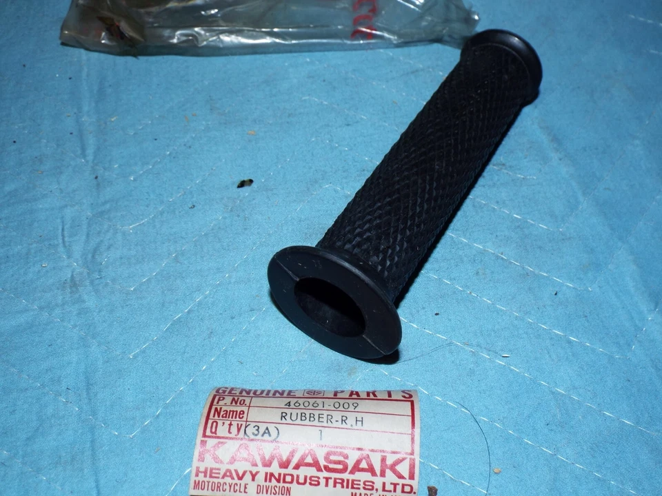 KAWASAKI W2 F2 G3 MT NOS GRIP DESTRO #46061-009 - Imagem 2 de 3