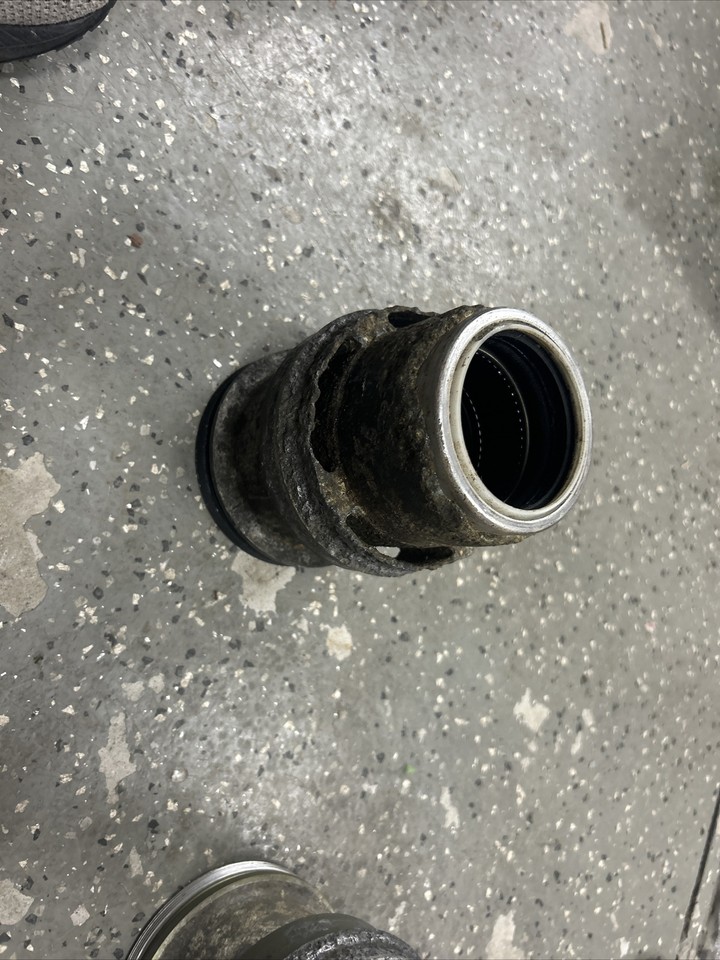 Mercury Mercruiser Sterndrive Bravo 3 Prop Shaft Bearing Carrier 865876