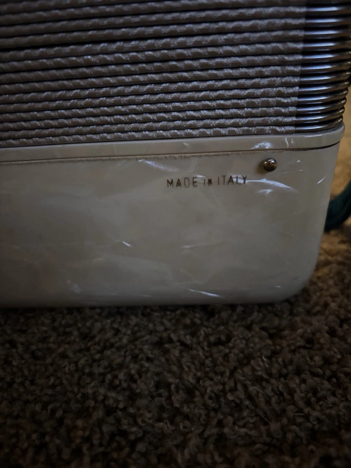 lorio piano Accordion - Image 2 of 4