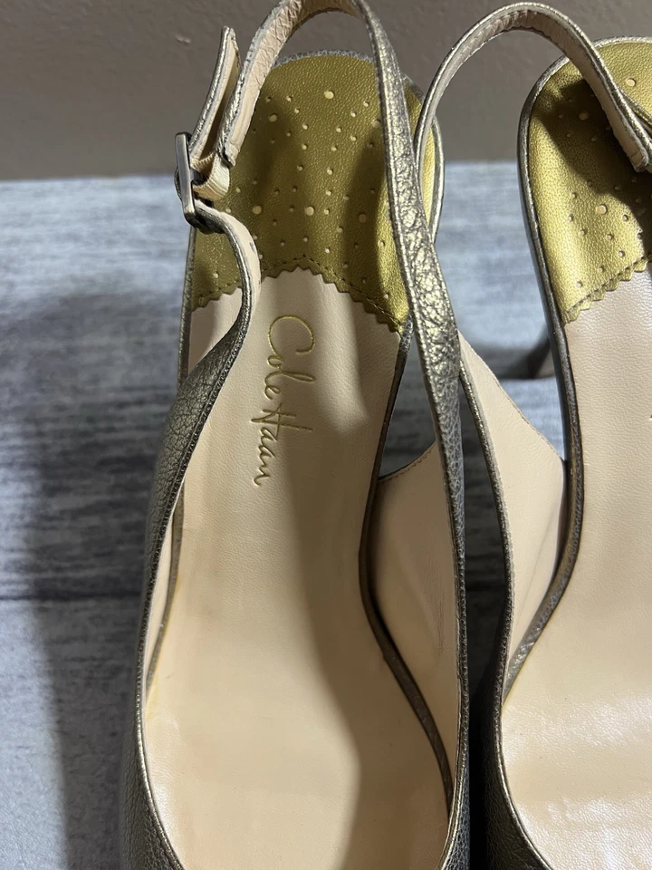 COLE HAAN Talla 9B Cepillo Dorado Tacones Eslinga Zapatos Bomba Punta abierta Foto 4 de 4
