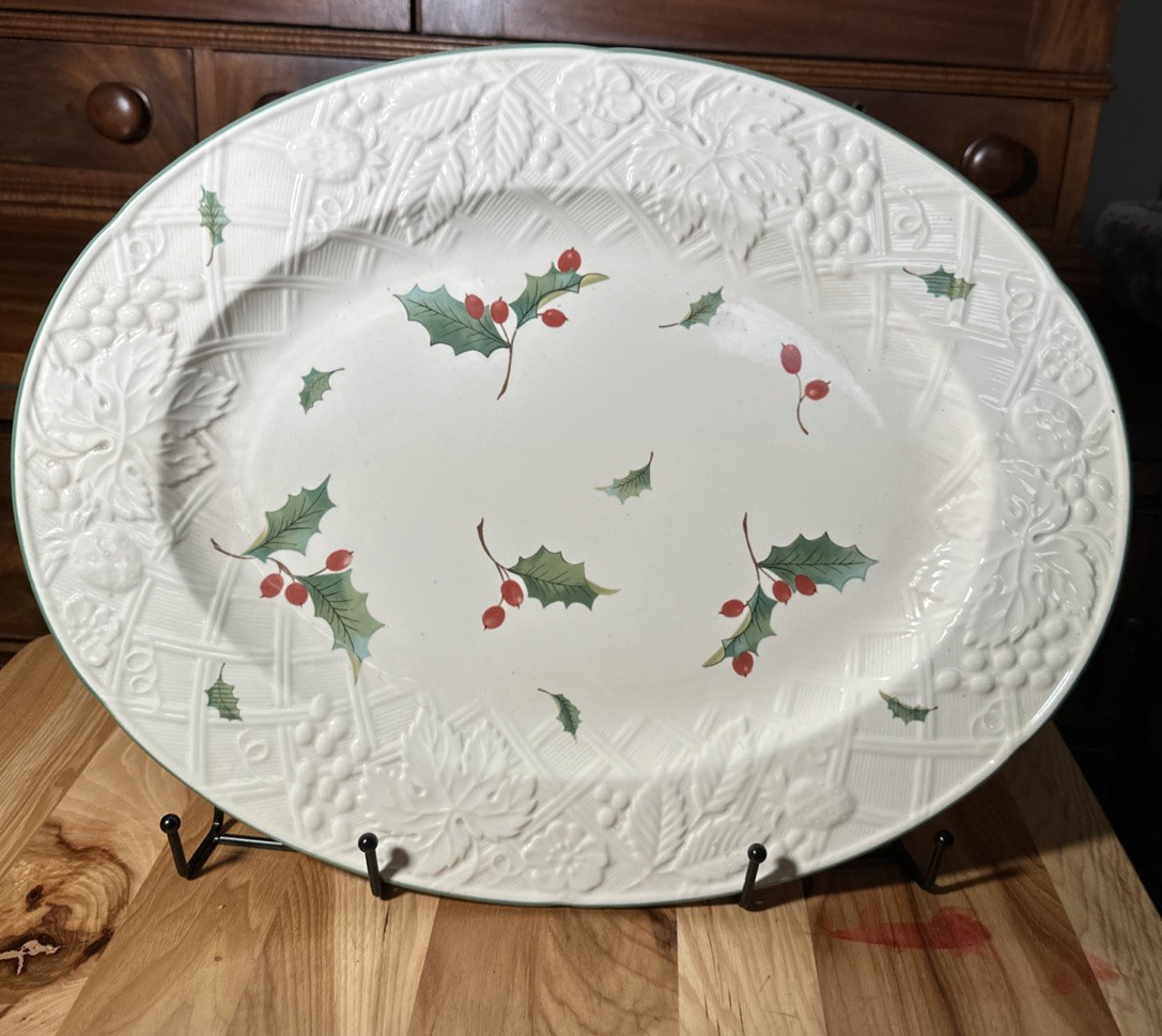 MIKASA ENGLISH COUNTRYSIDE SEASON'S HOLLY LARGE OVAL PLATTER