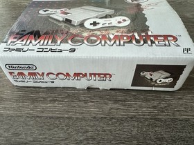 Nintendo New Famicom Console 2 Dogbone Controllers HVC-101 AV COMPLETE IN BOX 