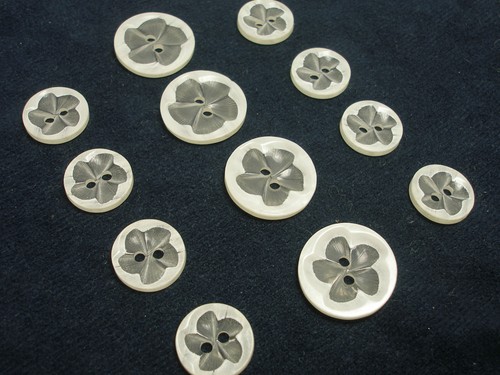 Neu ausgefallene weiße Knöpfe Blume Stern Mitte Größen 1/2, 5/8 11/16 13/16, 7/8 #W6 - Bild 6 von 11