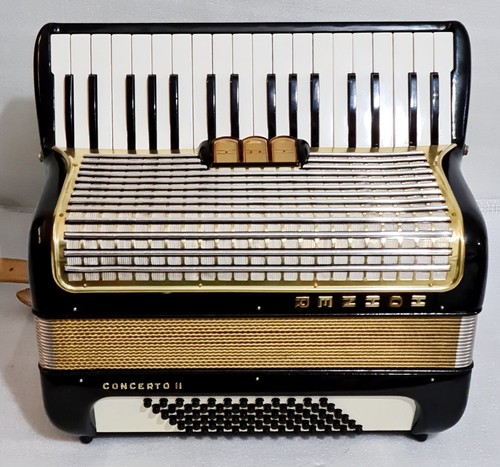 HOHNER CONCERTO II 72 BASS Piano Accordion Akkordeon Very Good