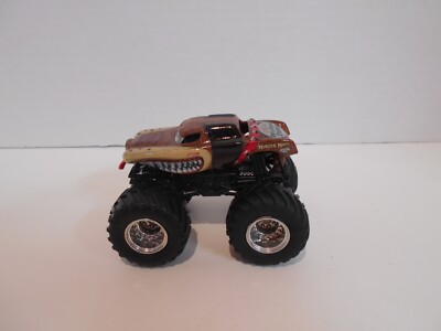 1/64 Hot Wheels Monster Jam ''MONSTER MUTT'' 2010 Champion variation w/Chrome Rims