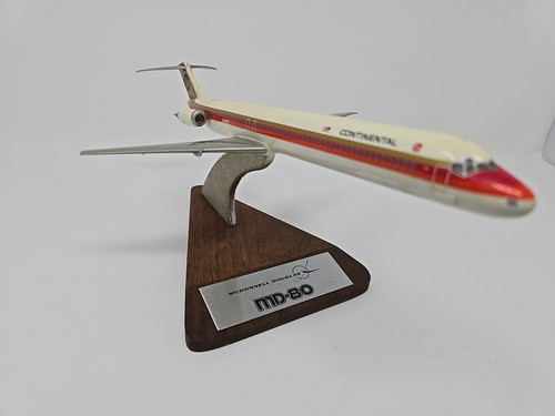 Continental McDonnell Douglas MD-80 Desk Model - Pacific Miniatures, Inc - Picture 2 of 9