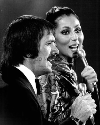 SONNY & CHER BONO IN ''THE SONNY & CHER SHOW'' - 8X10 PUBLICITY PHOTO (BB-591)