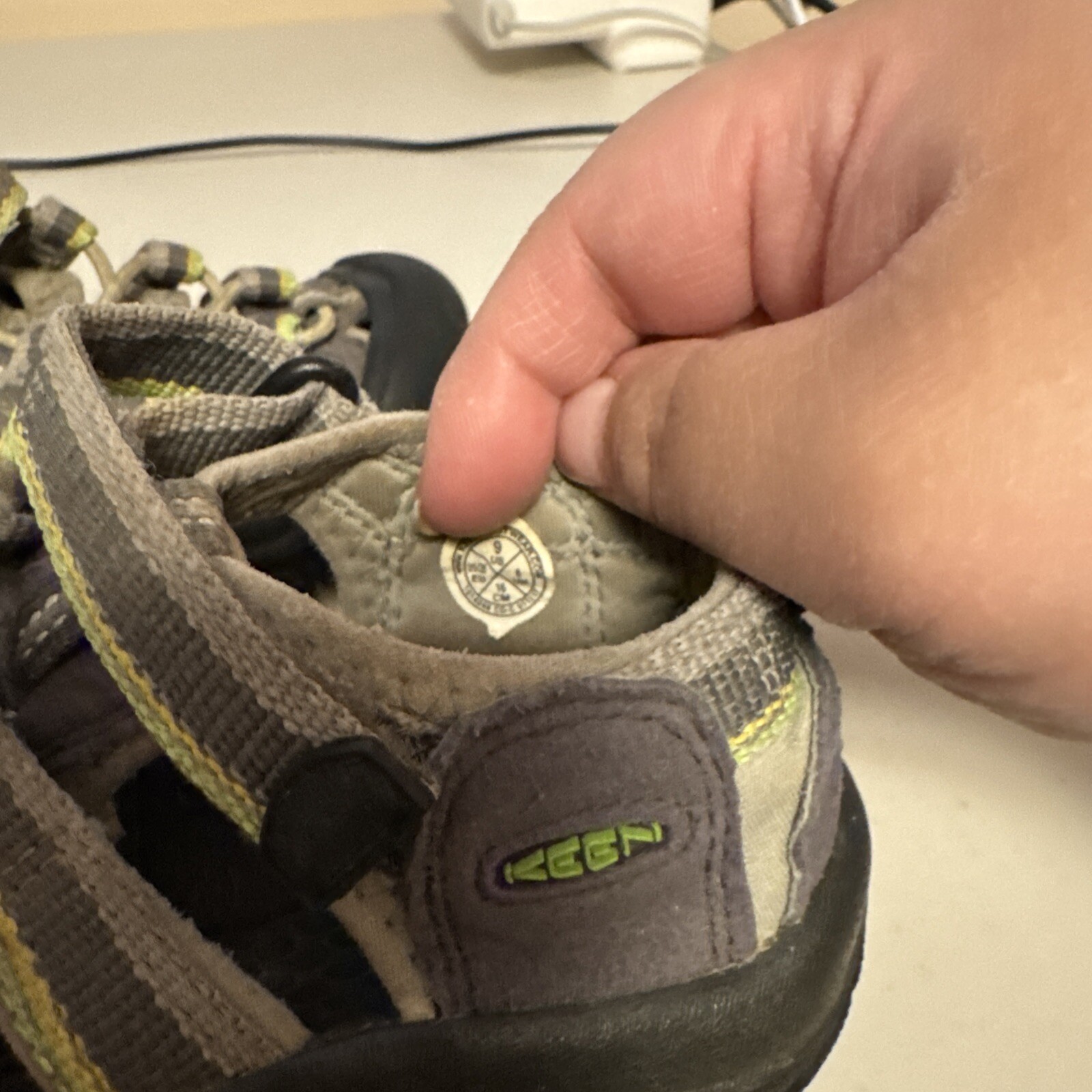 Scarpa Keen impermeabile con cinturino escursionismo outdoor taglia 9 BAMBINI GRANDI unisex