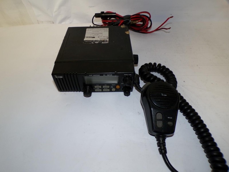 Icom IC-M59 VHF Marine Radio Transceiver Boat Fixed Mount w/ HM-107B Mic (V5228)