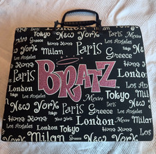 2003 BRATZ Doll World Tour Travel Carrying Case Bag w/ 3 Garment Pages. 14x12x4