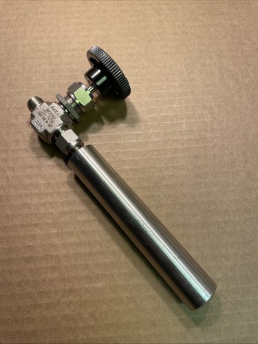 SWAGELOK 316 SS-4CS-TW-50 1000 PSI Sample Cylinder w/ SS-1VS6 Needle Valve