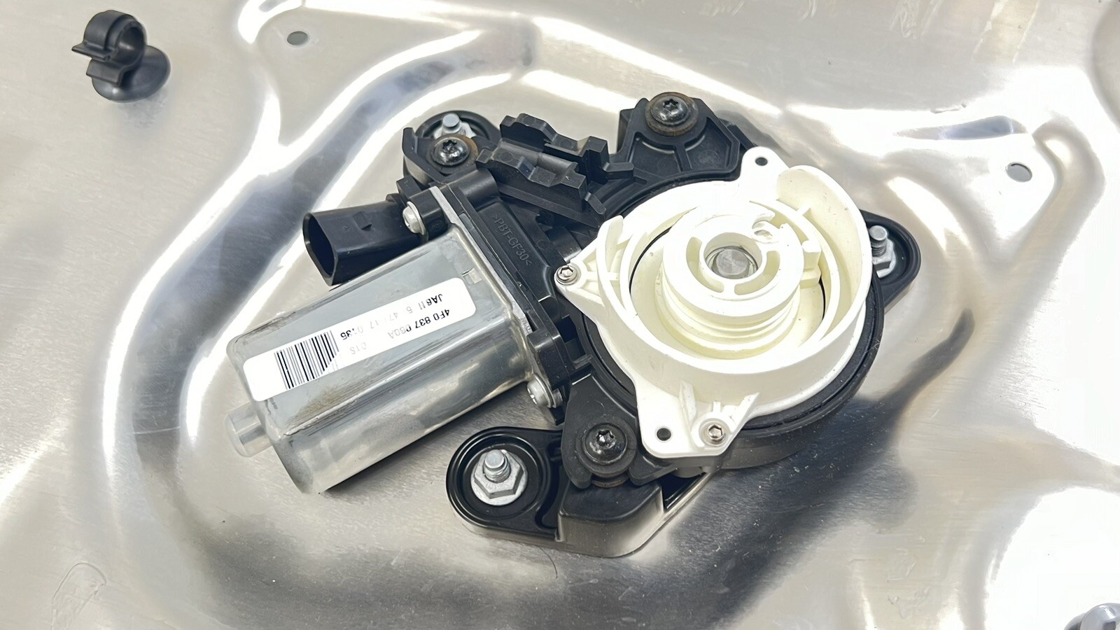 13-18 BENTLEY FLYING SPUR RIGHT FRONT DOOR WINDOW REGULATOR MOTOR CARRIER OEM