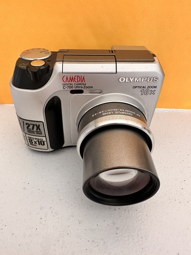 Olympus CAMEDIA C-700 Ultra Zoom 2.1MP Digital Camera - Black & Metallic Silver - Picture 5 of 9